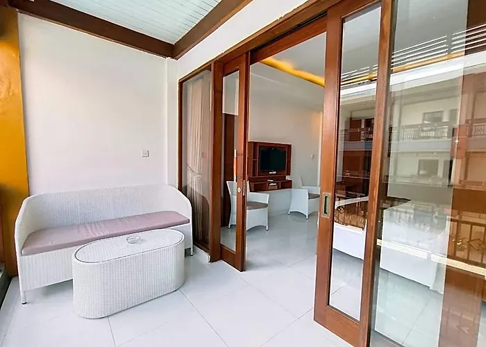 ホテル The Tunjung Boutique 3*